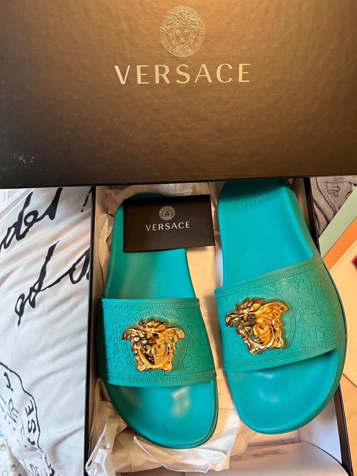 ヴェルサーチVersace Medusa Smile Pool Slide Versace Mens Gomma St. Medusa Smile Black Bright Yellow Pool