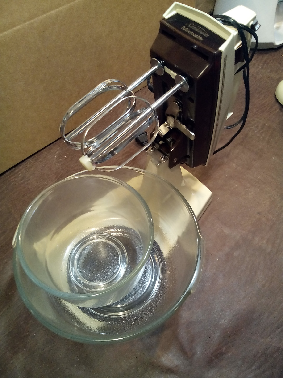 SUNBEAM MIXMASTER 12-SPEED STAND MIXER MODEL# 02156