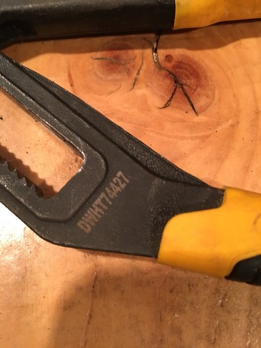 DeWALT DWHT74427 10-Inch Non-Pinching Push Lock Wide Straight Jaw Pliers