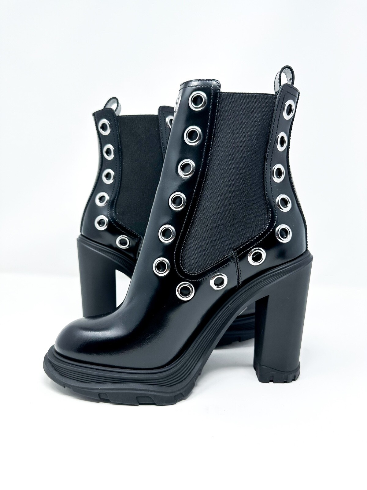 Pre-owned Alexander Mcqueen Women's Tread Grommet High Heel Chelsea Boots Black 8us / 38eu