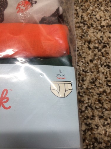 Cat & Jack Boy's 4 Pack Classic Briefs. Size: Large (12-14).