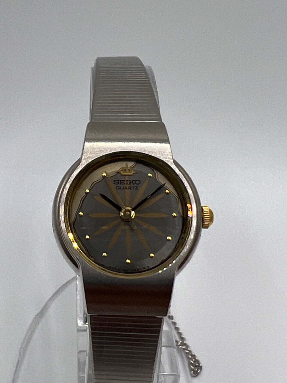 Vintage Ladies Seiko Watch 8Y21-0010 Silver Tone Stainless