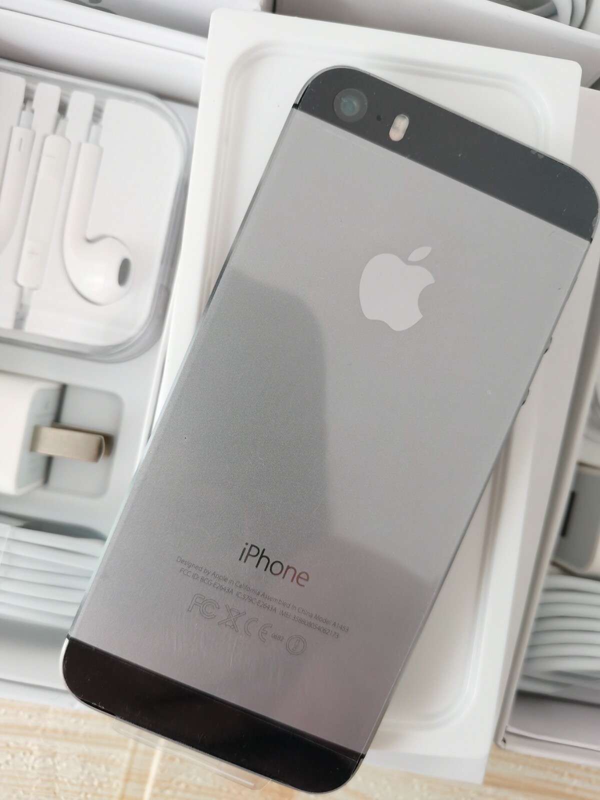 90% New Apple Iphone 5s 64GB Gray 4G unlocked model A1533 90% New Apple Iphone 5s 64GB Gray 4G unlocked model A1533