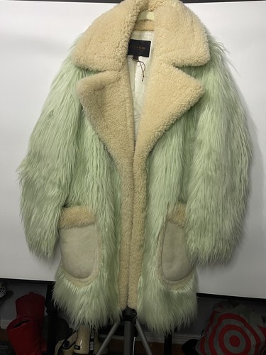 コート Faux Fur Coat in Mint Color Gucci Faux Fur Coat in Mint Color - Runway Catalog