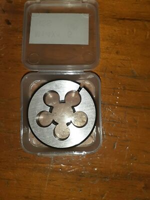 BSF 1/2'' X 16  RH, HSS OD 1'' split screw adjustable Die button. ISO TS