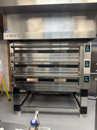 La Bestia three deck oven