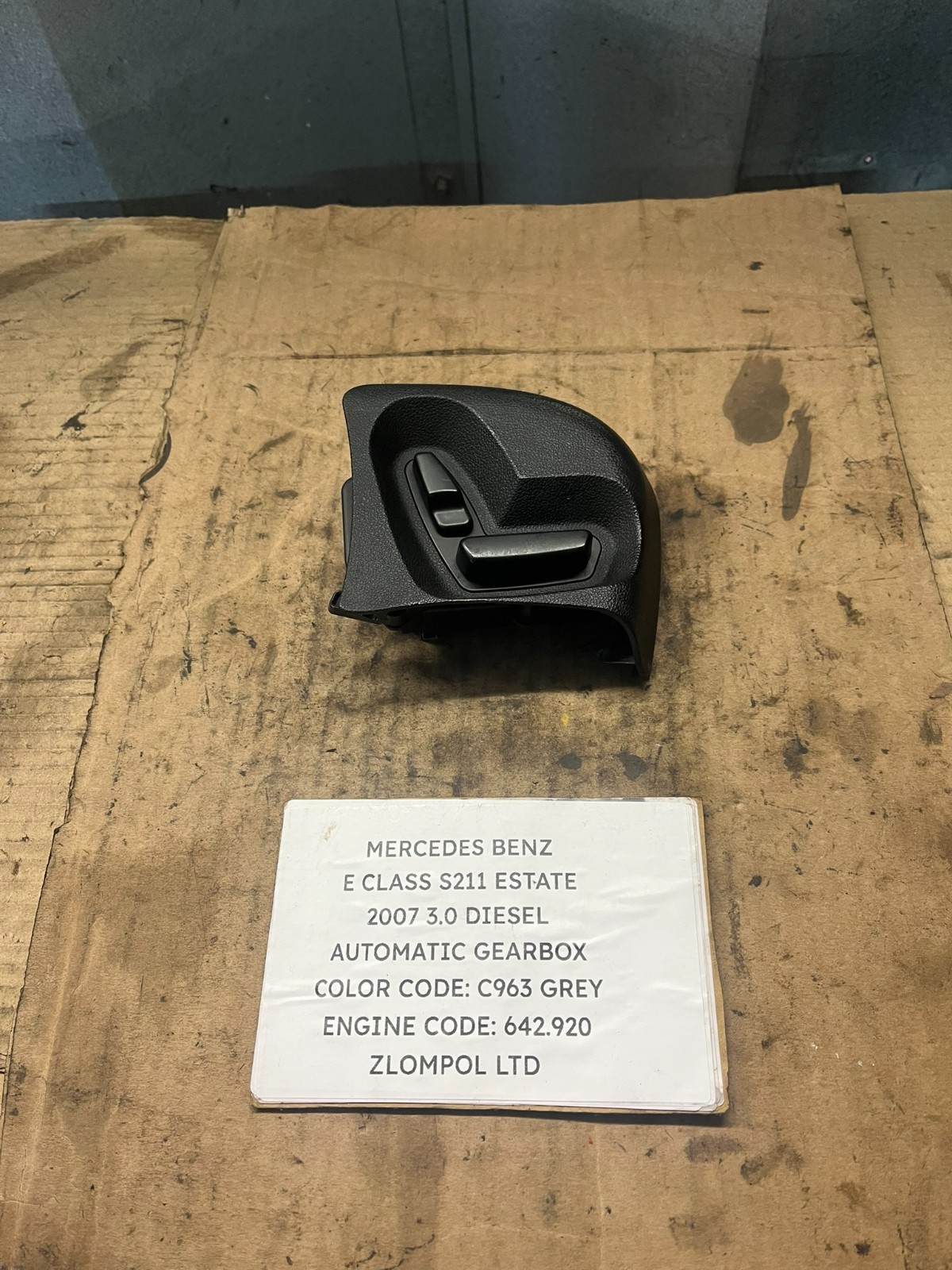MERCEDES BENZ E S211 ESTATE 2007 3.0 - Off Side Front Seat Switch A2118701110