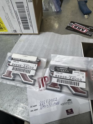 【SALE】D☆DATE 掲載ページ（ポスターサイズ）#4207 Nissan Datsun 240z Fairlady Z Genuine Front Emblem Ship From