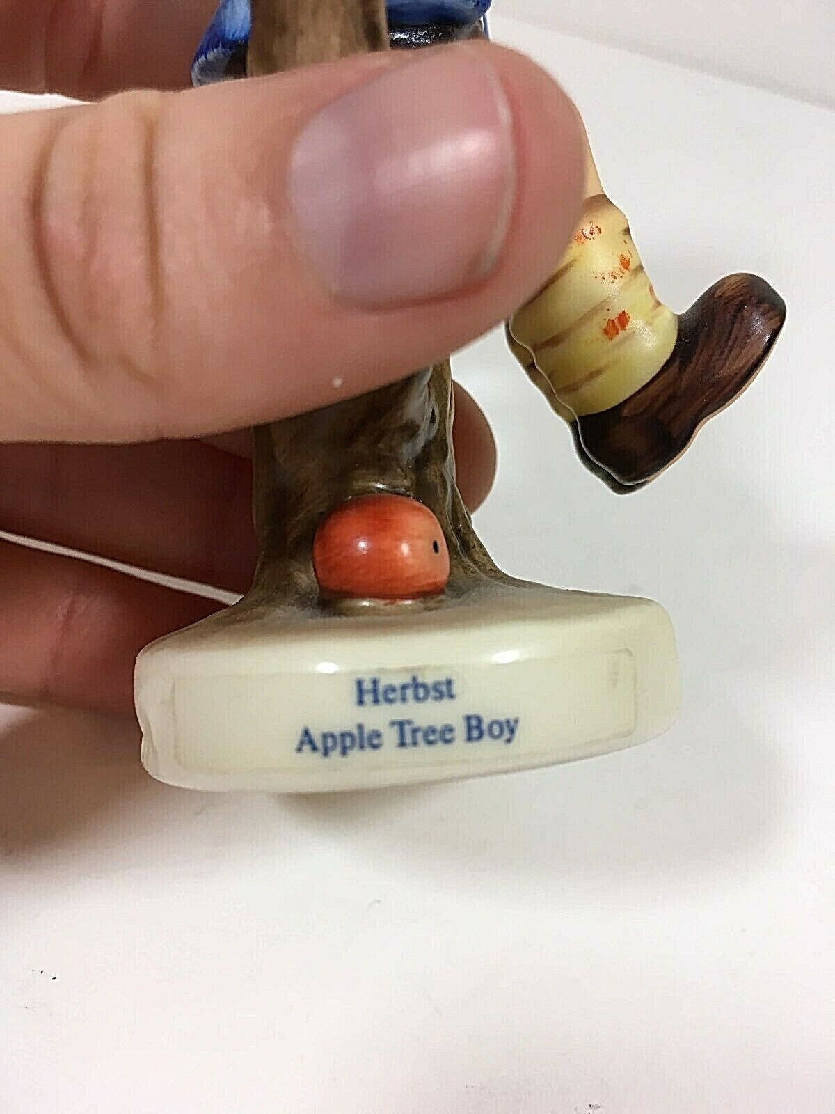 VTG GOEBEL HUMMEL APPLE TREE BOY Herbst Figure  #142 3/0, TMK2 Excellent Condit