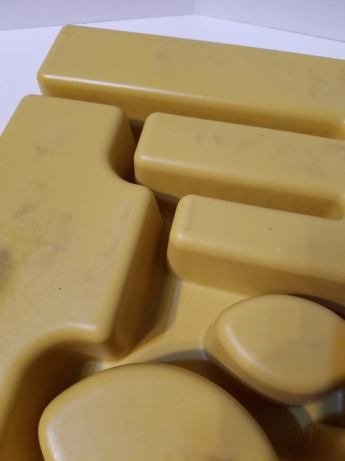 Rubbermaid Yellow Silverware Tray Flatware Utensil Holder Drawer Organizer 2922