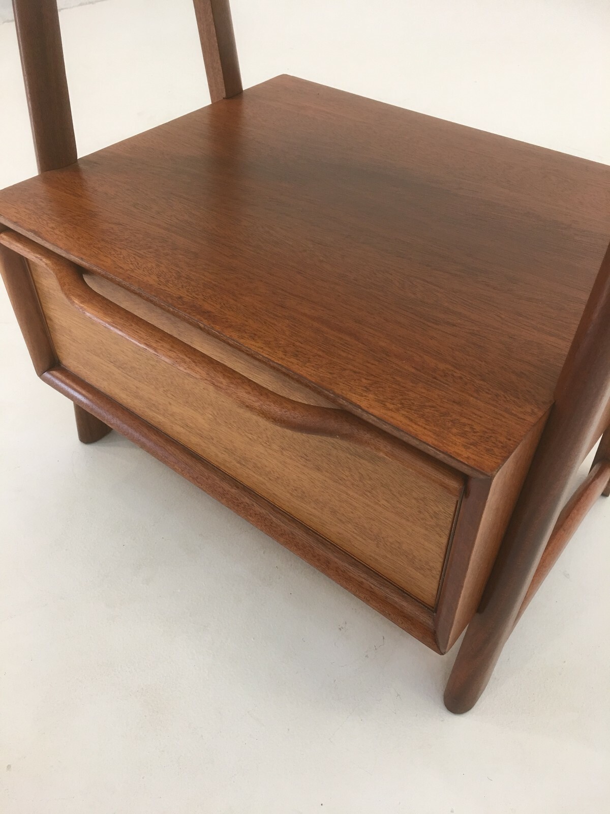 Mahogany Nightstand or End Table by Hickory Manufacturing with drawer vintage