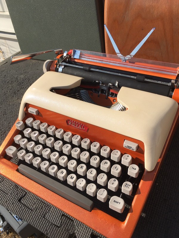 1958 Royal Futura 800 on the Typewriter Database
