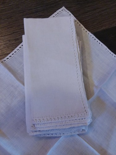 SET of 8 - VINTAGE LINEN  Napkins UNUSED Embroidered Trim 5.5