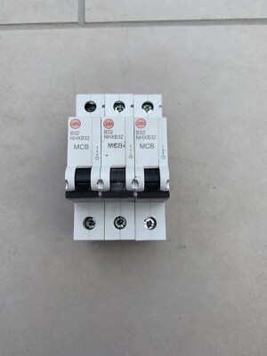 Base~ WYLEX 32A Type B Push//Plug-In Circuit Breaker ~B32 32 Amp MCB ~Inc