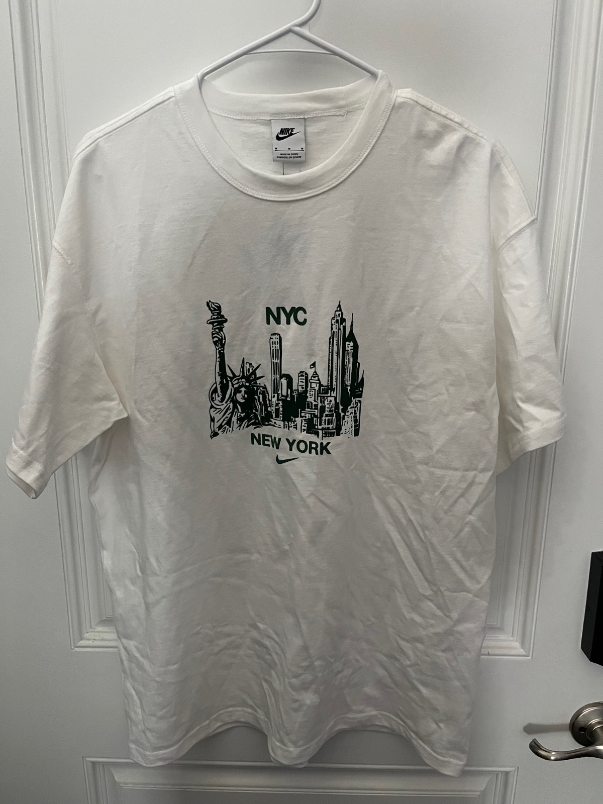 NWT Nike NYC Skyline Graphic Shirt White Green Loose Fit