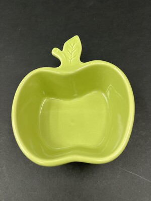 Chantal Apple Dish Ramekins Green 4 1/2'' Baking Crocks
