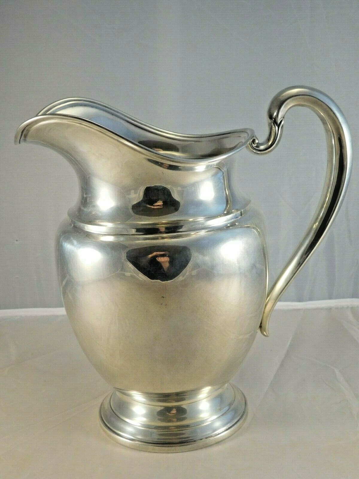 INTERNATIONAL STERLING SILVER 4 1/2 PINT WATER PITCHER E97