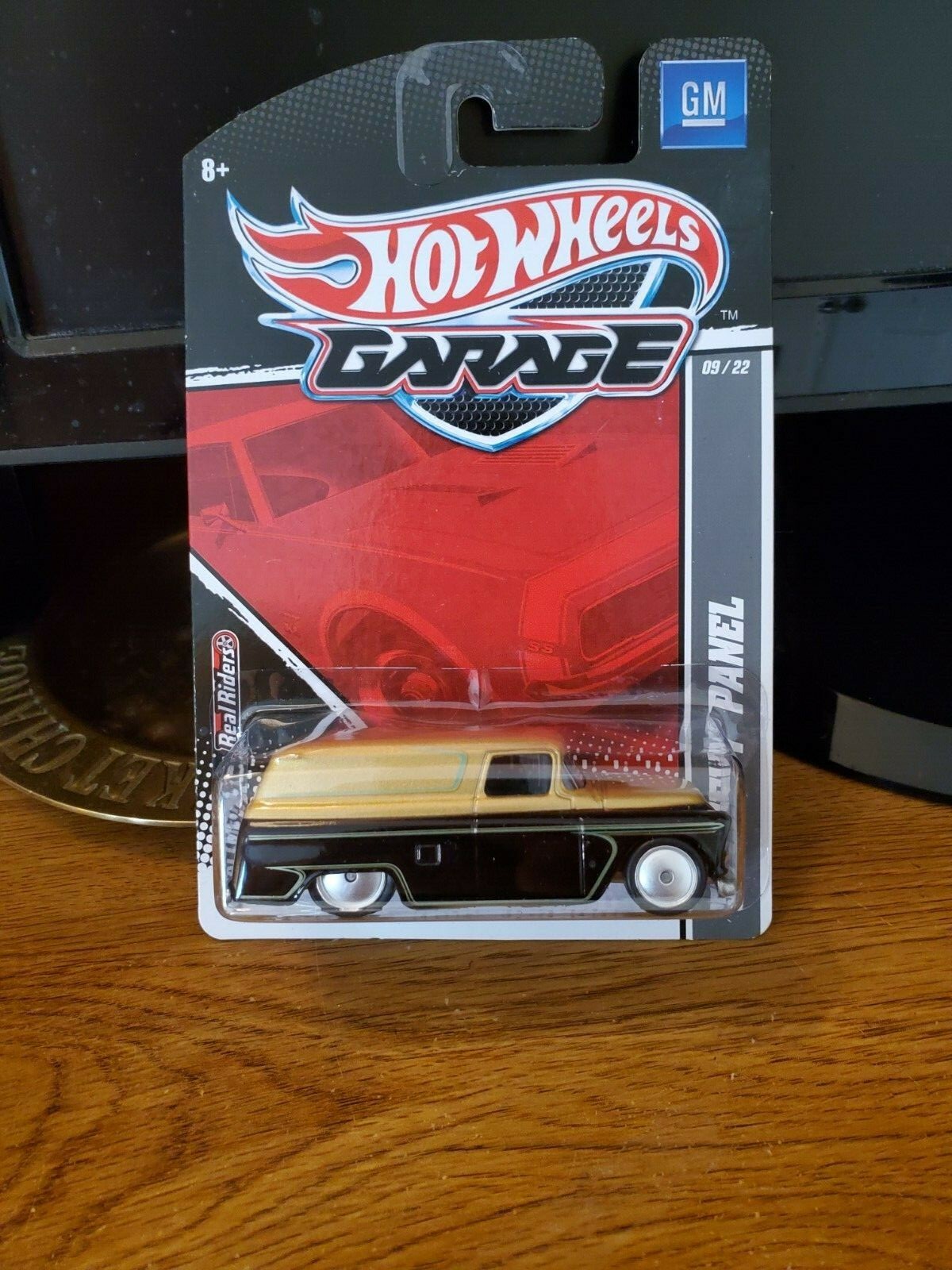 Hot Wheels 2010 garage 55 Chevy panel with all metal frame
