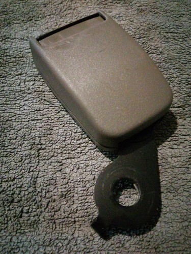 CITROEN XSARA PICASSO MK1 CENTRE REAR SEAT BELT BUCKLE BLACK BUTTON