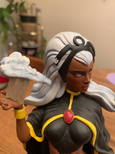 Diamond Select X-men Storm Statue, Damaged