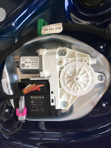 VW JETTA N/S/F  PASSENGERS NEAR SIDE FRONT WINDOW MOTOR - 1K5837401AK
