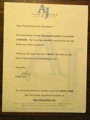 ALAN JACKSON AUTOGRAPHED 8X10 PHOTO COUNTRY MUSIC STAR SIGNED PHOTO