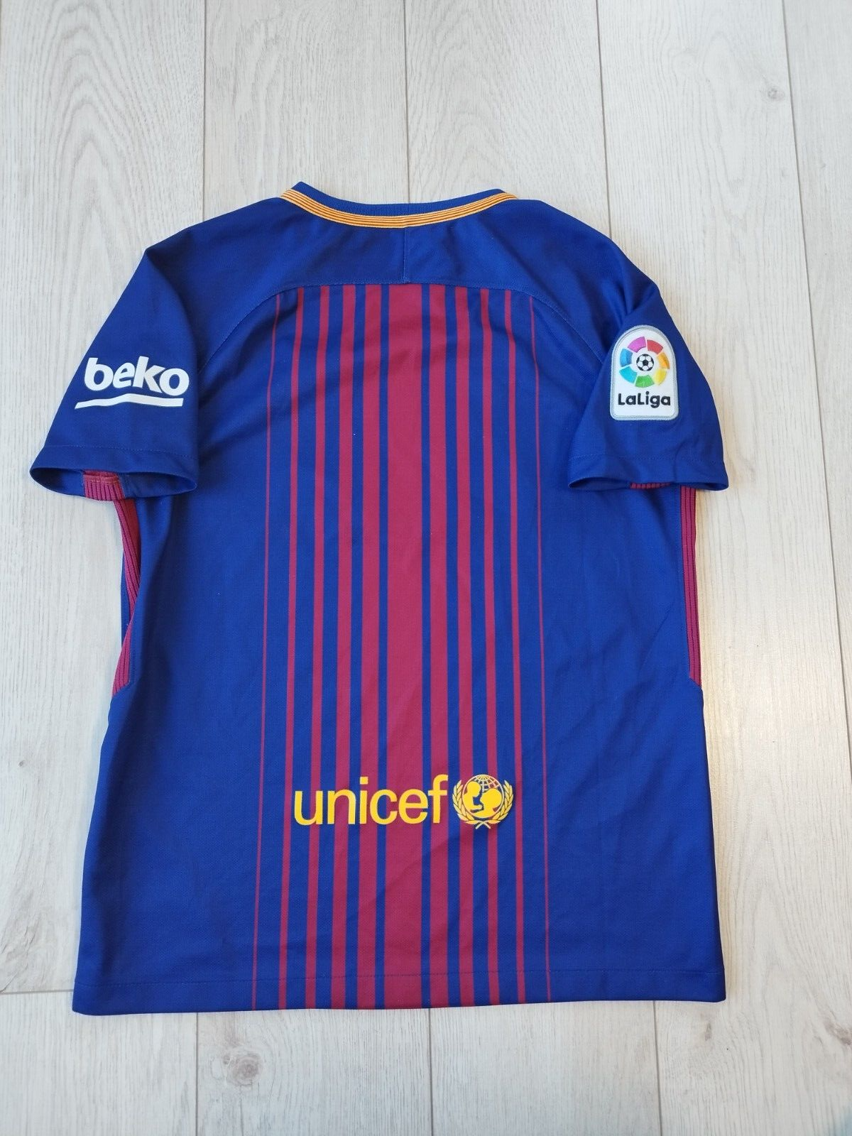 Sz L Kids Barcelona football jersey 2017/2018 home shirt | eBay