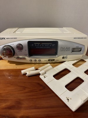 Under Cabinet GPX Kitchen Clock Radio Am/Fm Works