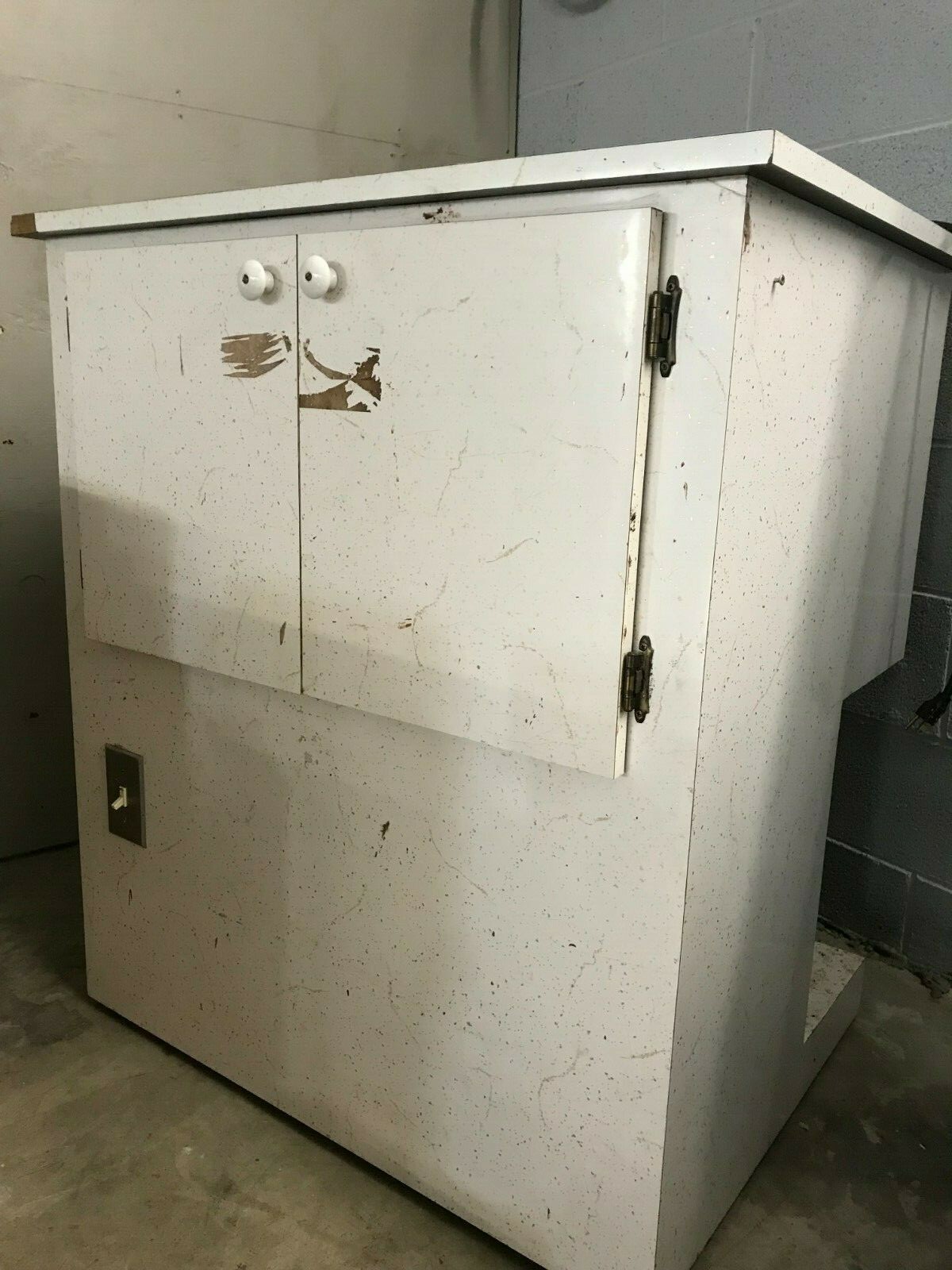 Hilliard Chocolate Cooling Cabinet