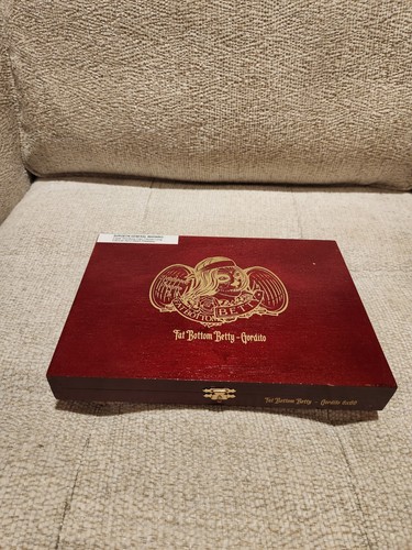 Empty Cigar Box - Fat Bottom Betty Gordito 10⅝x7⅜x1½