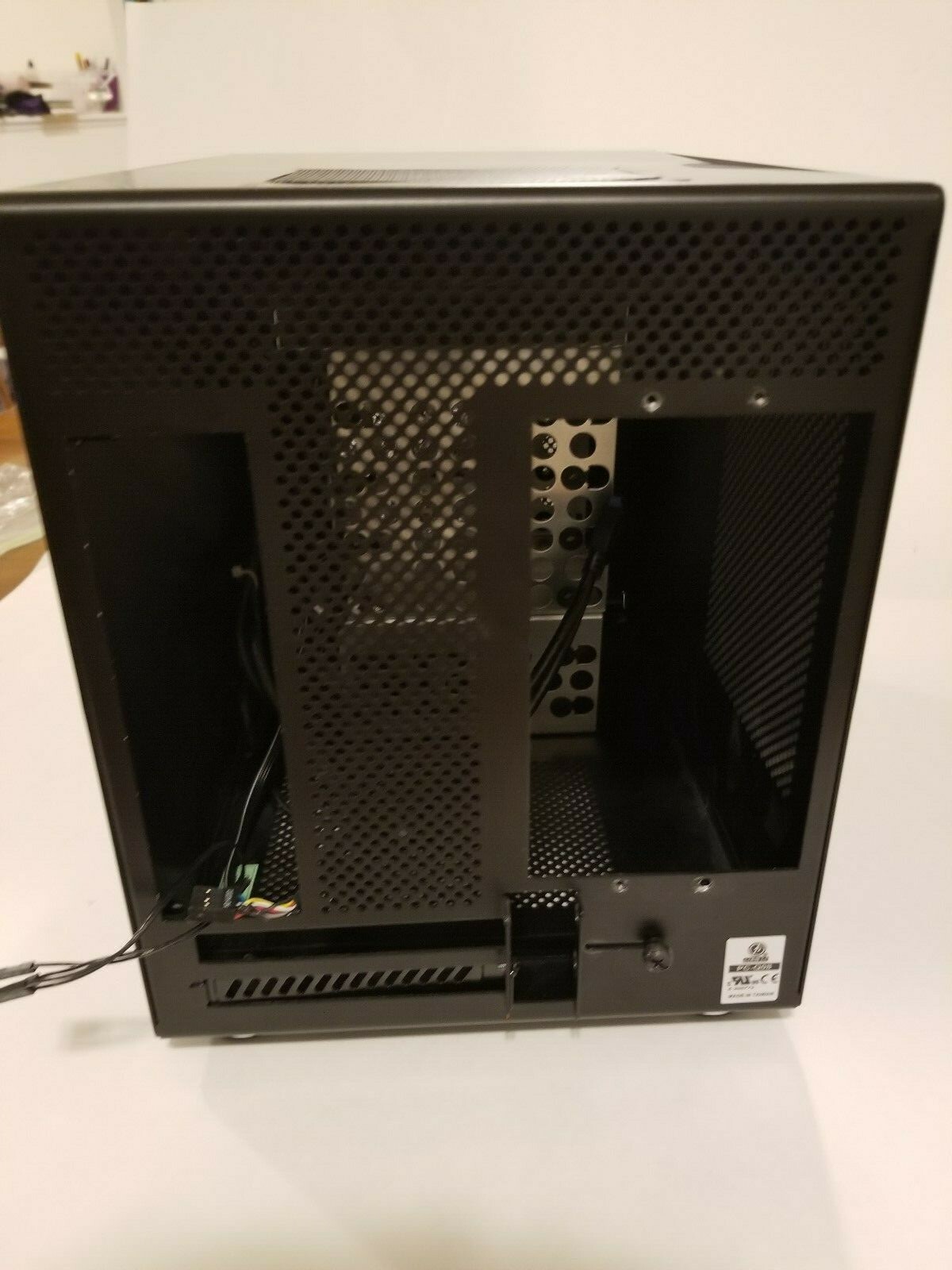 LIAN Li PC-Q08 Mini Tower Computer Case Black for Mini ITX Motherboard