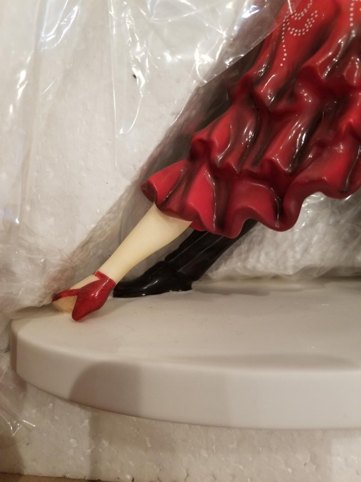 Royal Doulton The Tango HN5443 With Certificate # 0563/1500 NEW in Box