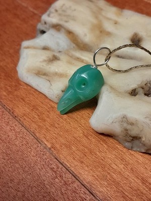 Australian Chrysoprase ravin skull pendant Necklace-Handmade elegant gift