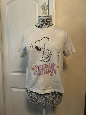 NWT Uniqlo x Peanuts Snoopy  Feelin  Groovy  Tee Women s size M