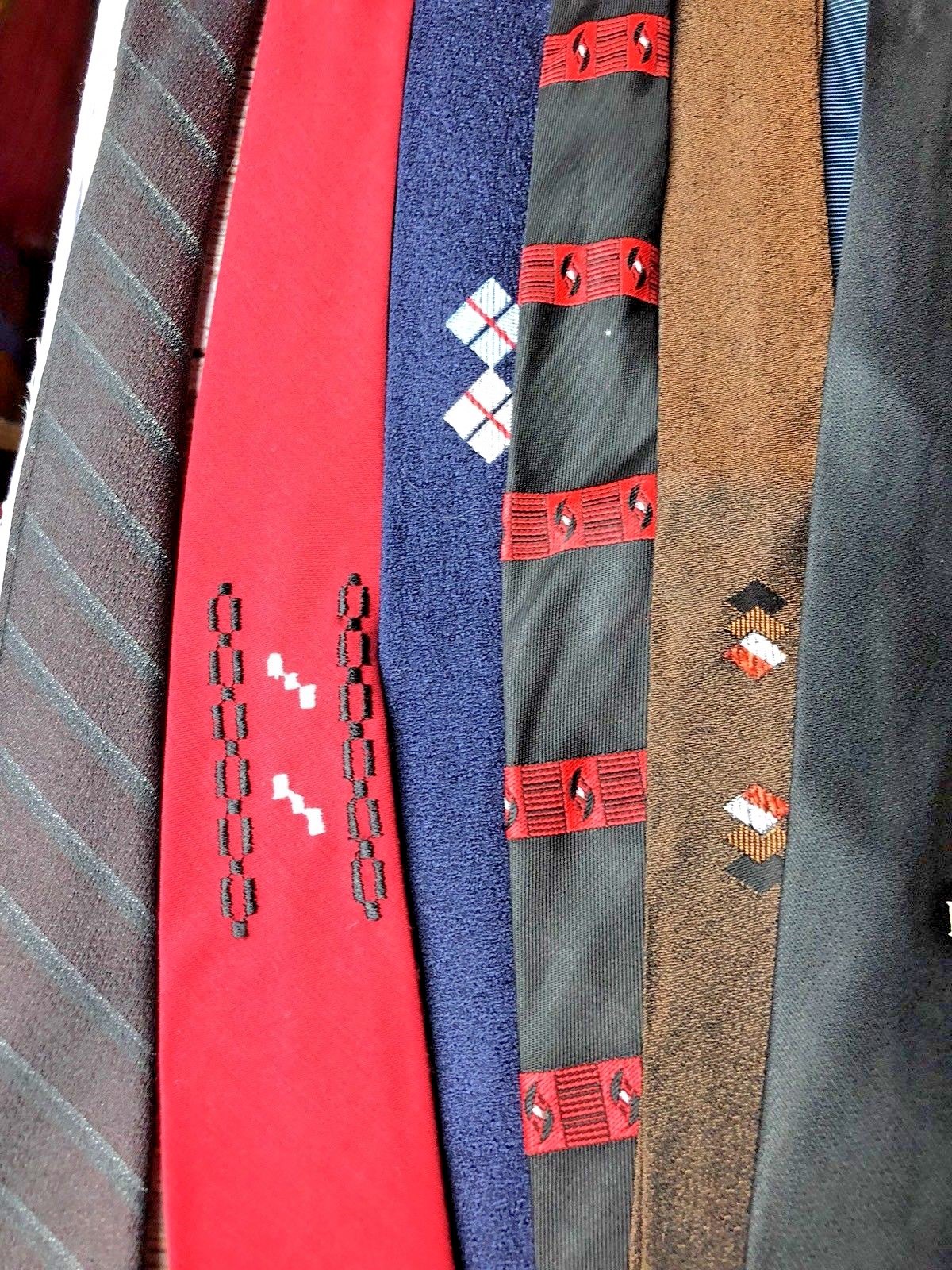 Lot 50+ Vintage Mens Neck Ties 42,10 clip ~ Quilting,Crafts,Theater skinny deco