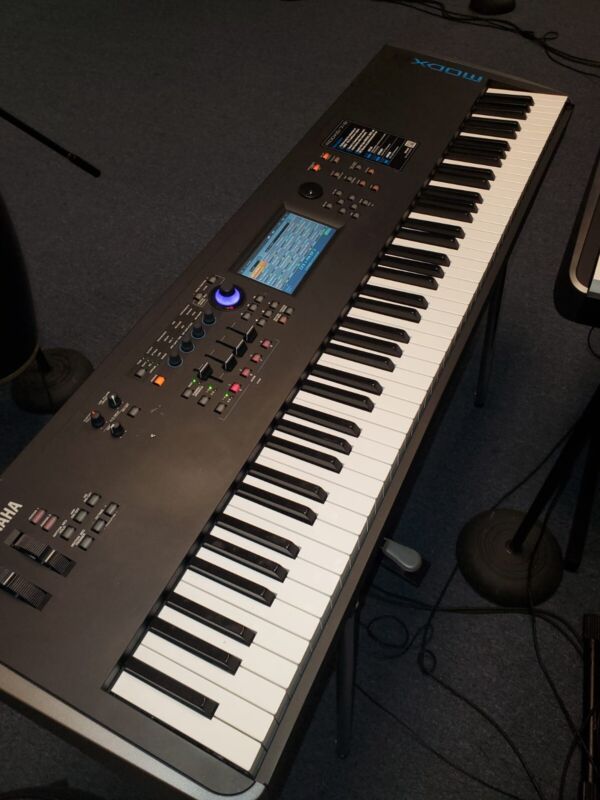 Yamaha MODX8 Keyboard Synthesizer