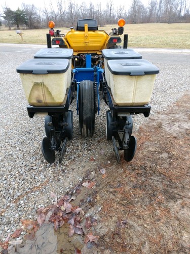 Kinze 2 Row 7000 Corn Planter with Precision Finger Meters
