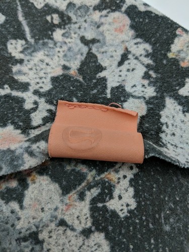 Lululemon The Towel *Printed UMMU/BLK Rare Color Yoga Spin Cycling 26” X 15