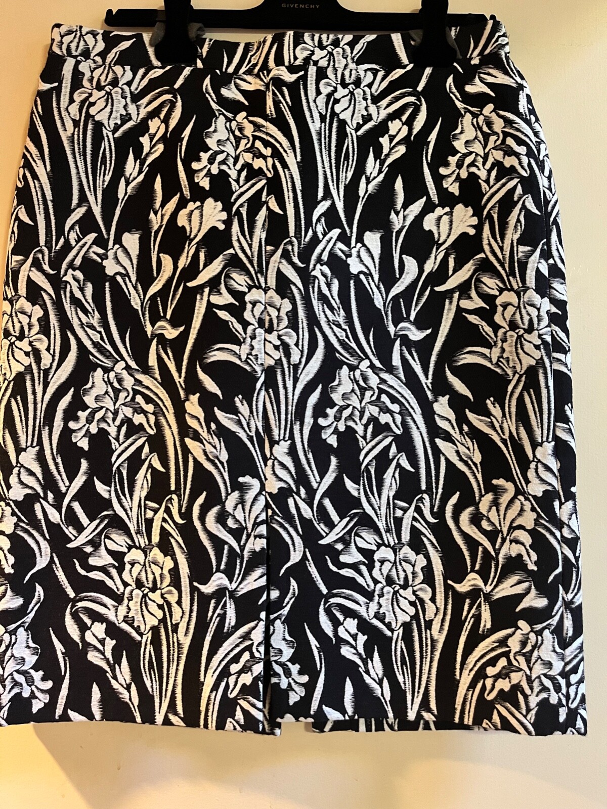 Givenchy NWT $1240. Black White Floral Skirt US 6. F40