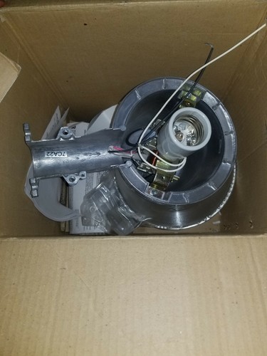 New Heath/Zenith 175 Watt Mercury Vapor Security Light SL-5650-AL Farm/Home/Biz