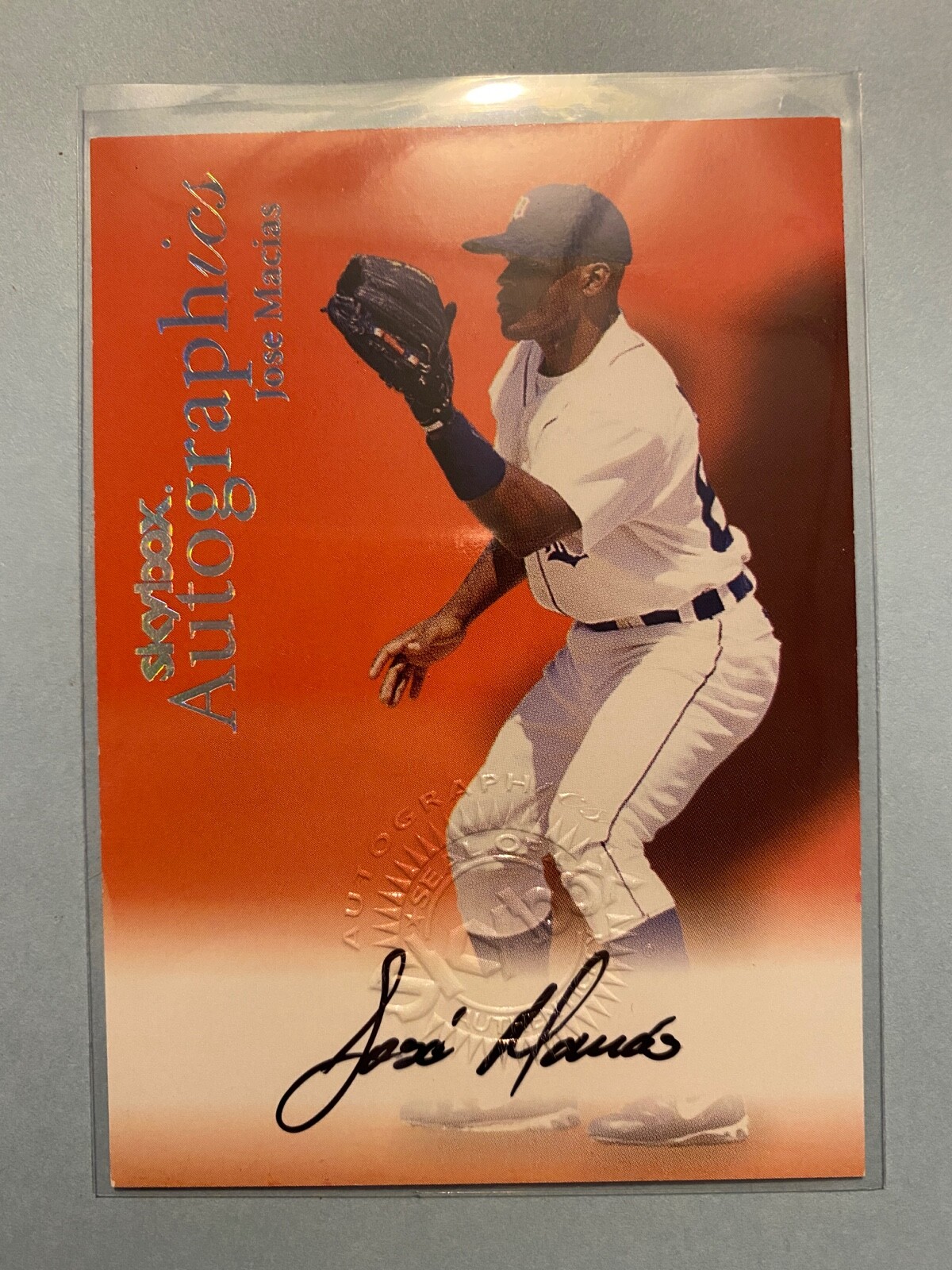 A36,255 - 2000 SkyBox Autographics #83 Jose Macias Autograph