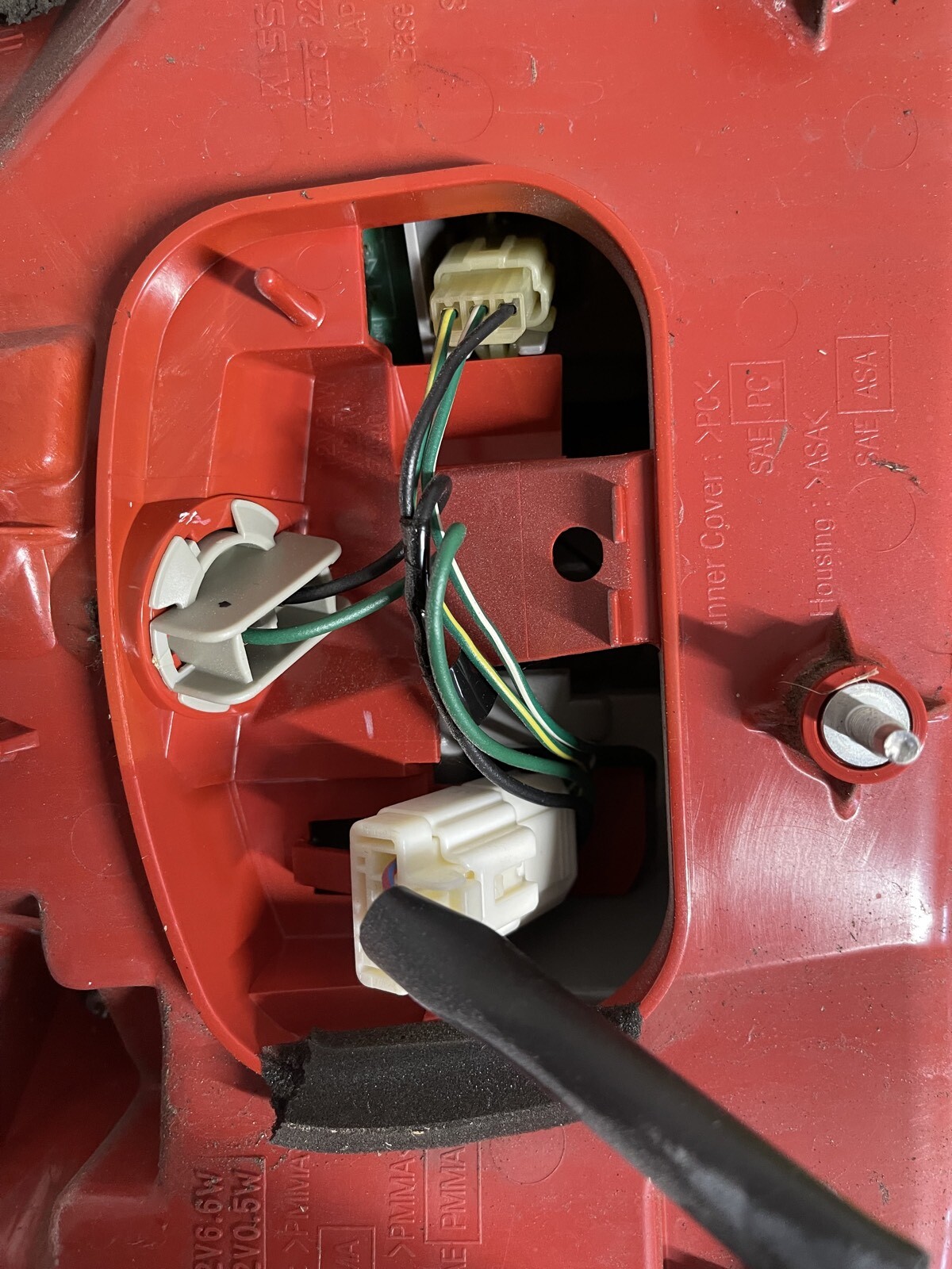 NISSAN SKYLINE V35 250GT RIGHT SIDE TAIL LIGHT - thumbnail 3