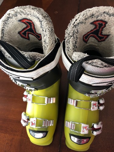 Nordica Supercharger Kids Junior Ski Boots 220-225 (268mm) Women 4-5 Men 4-4.5