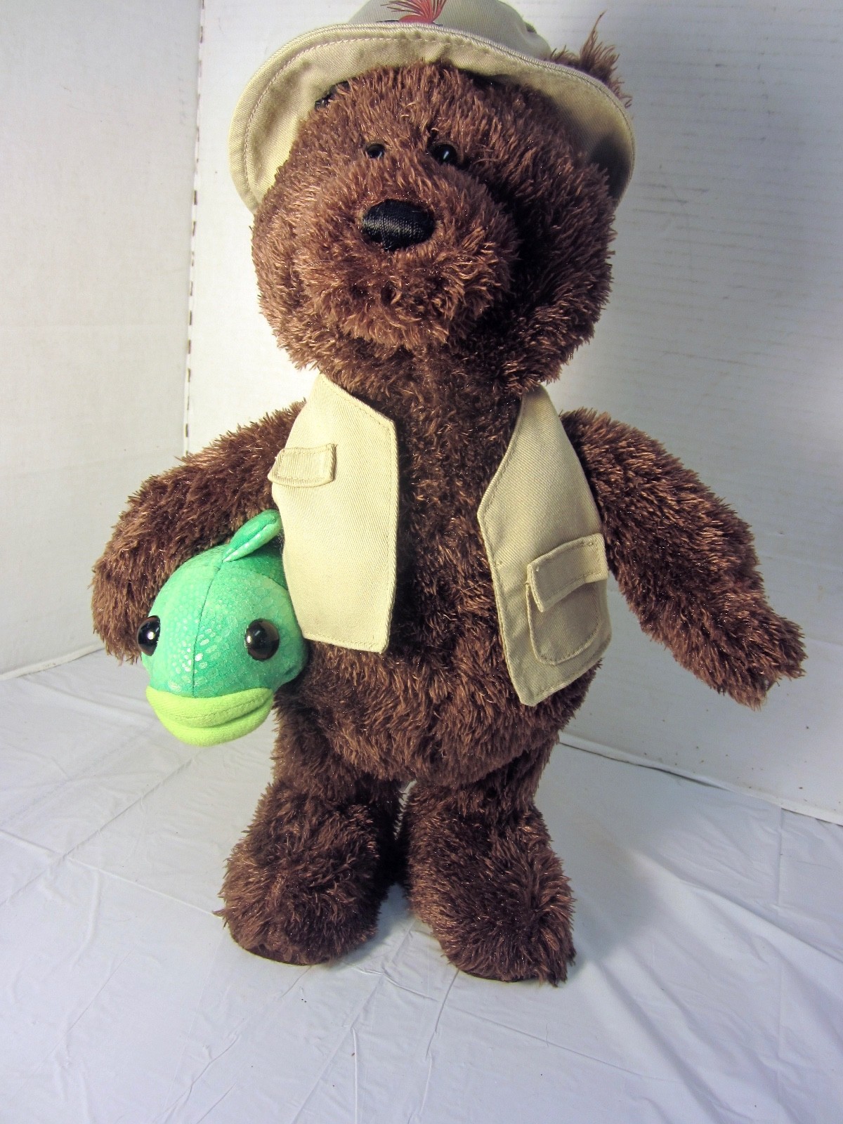 GundFun Singing Animated bear