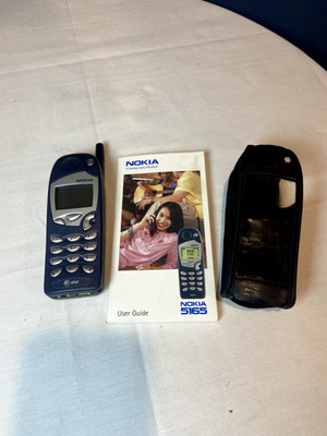 Nokia 5165 with User Guide and case