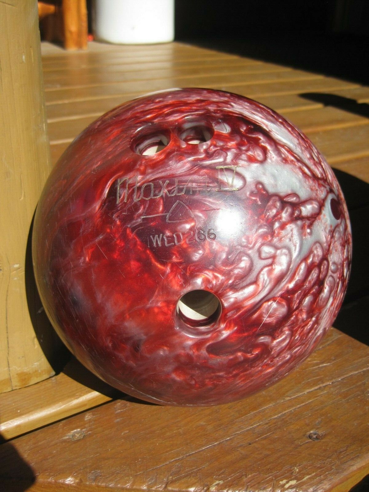 MAXIM IV Ebonite RED Swirl 12 lb Bowling Ball & LEEDS Hard Plastic Blue CASE