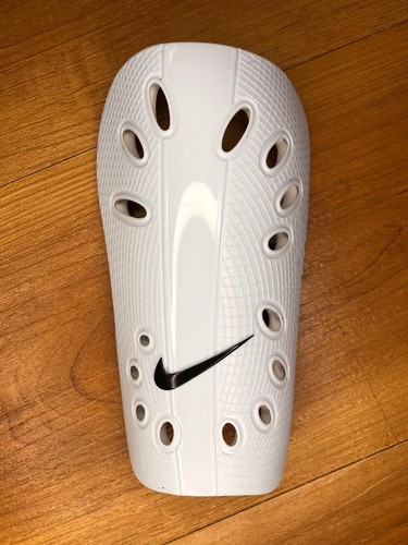 Nike J Guard Soccer Shinguard | Children’s Size S | White | SP0040-101