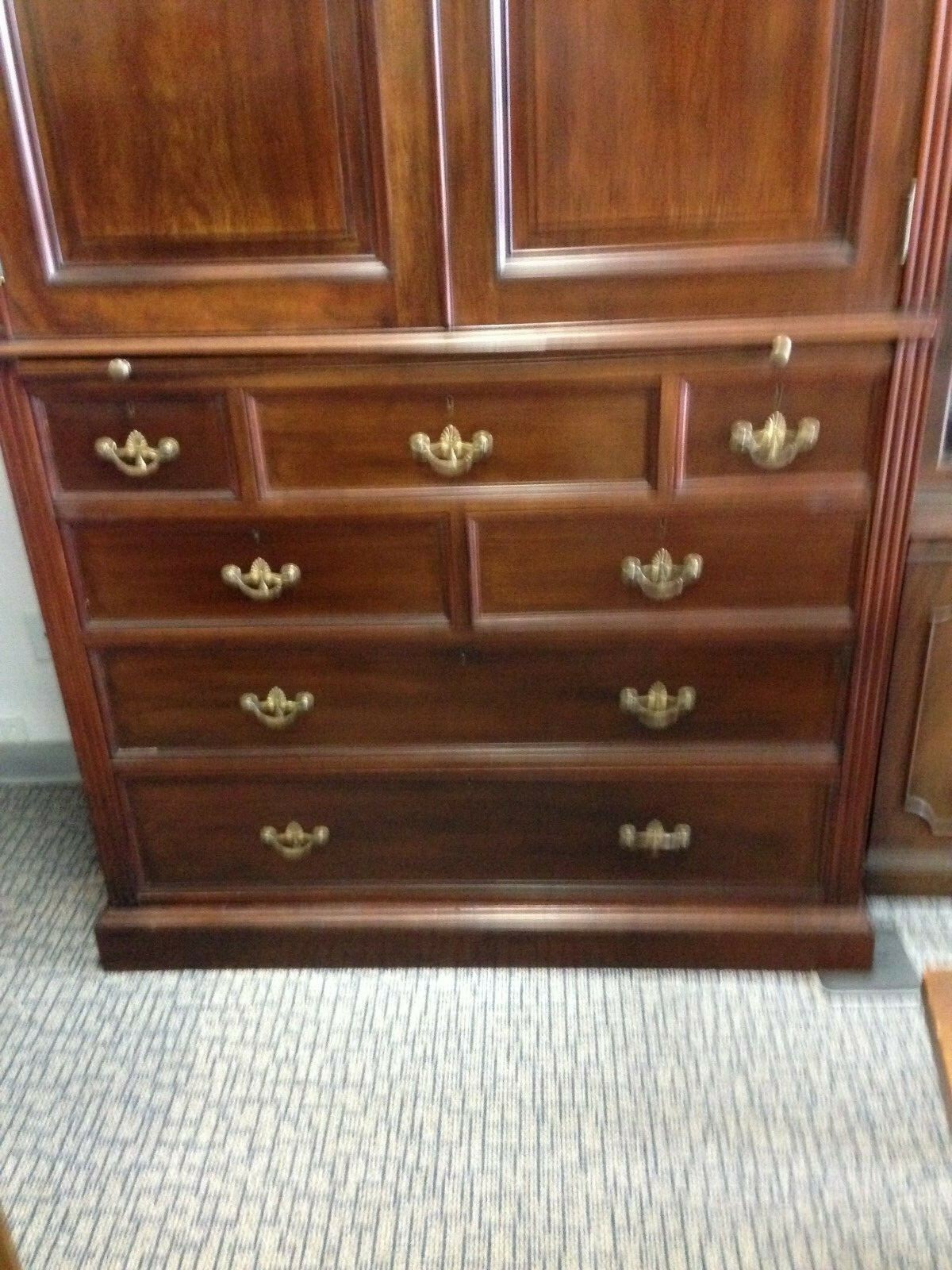 1800'S MAHOGANY LINEN PRESS