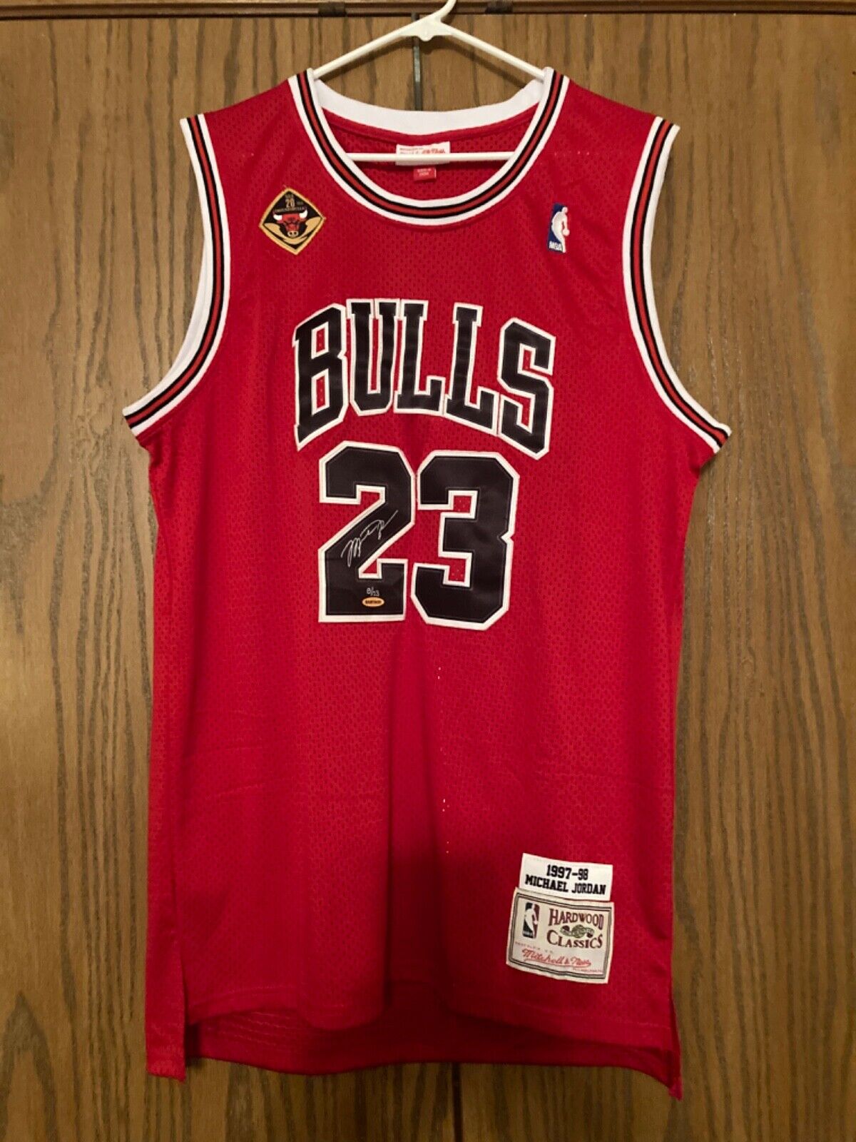Michael Jordan Printed Signature Mitchell & Ness 1997-98 Michael Jordan Printed Signature Mitchell & Ness 1997-98