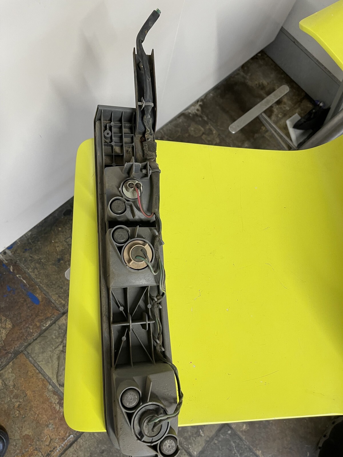 NISSAN Z11 CUBE RIGHT SIDE TAIL LIGHT - thumbnail 2